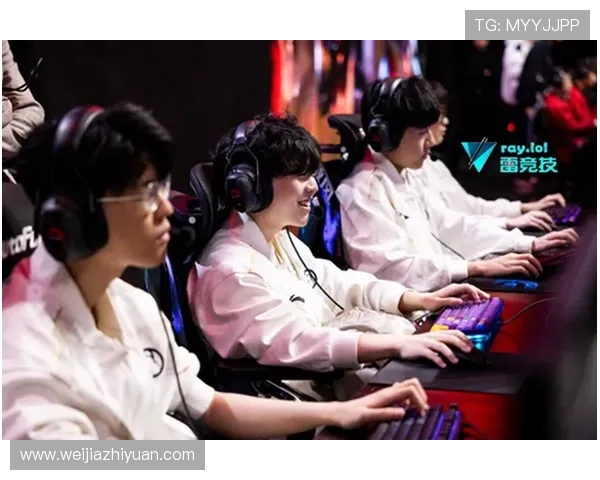 FPX战队实力引发热议电竞圈对其表现的不同看法与分析 FPX战队实力引发热议电竞圈对其表现的不同看法与分析