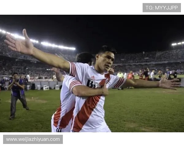 克鲁塞罗与河床对决结果揭晓比赛精彩瞬间回顾